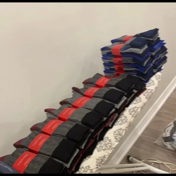 Brand New 1 pk (4 pairs) Calvin Klein Dress socks assorted colors - Picture 3 of 3